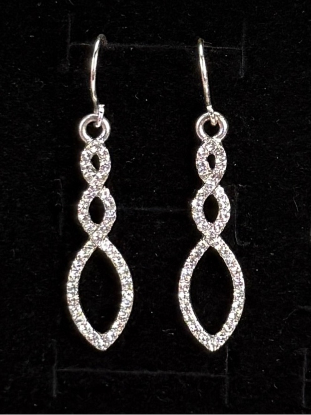 Beautiful Silvertone clear bling dressy pierced earrings